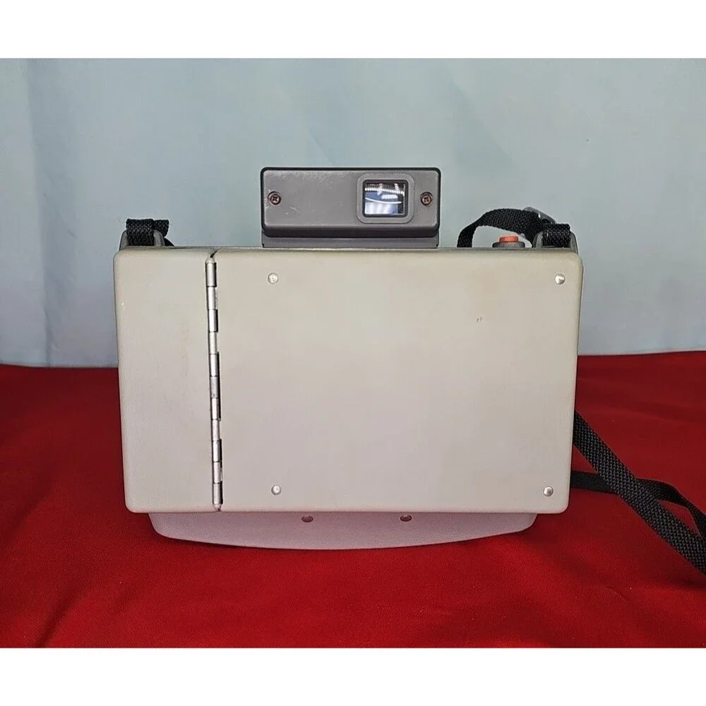 Polaroid Camera Instant 210 Automatic Land Vintage Camera w/Case & Flash